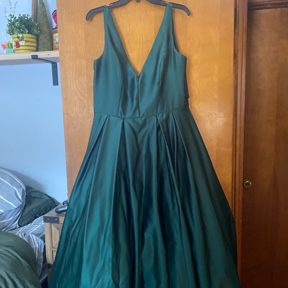 Betsy and Adam Emerald Green Prom Dress - size 14